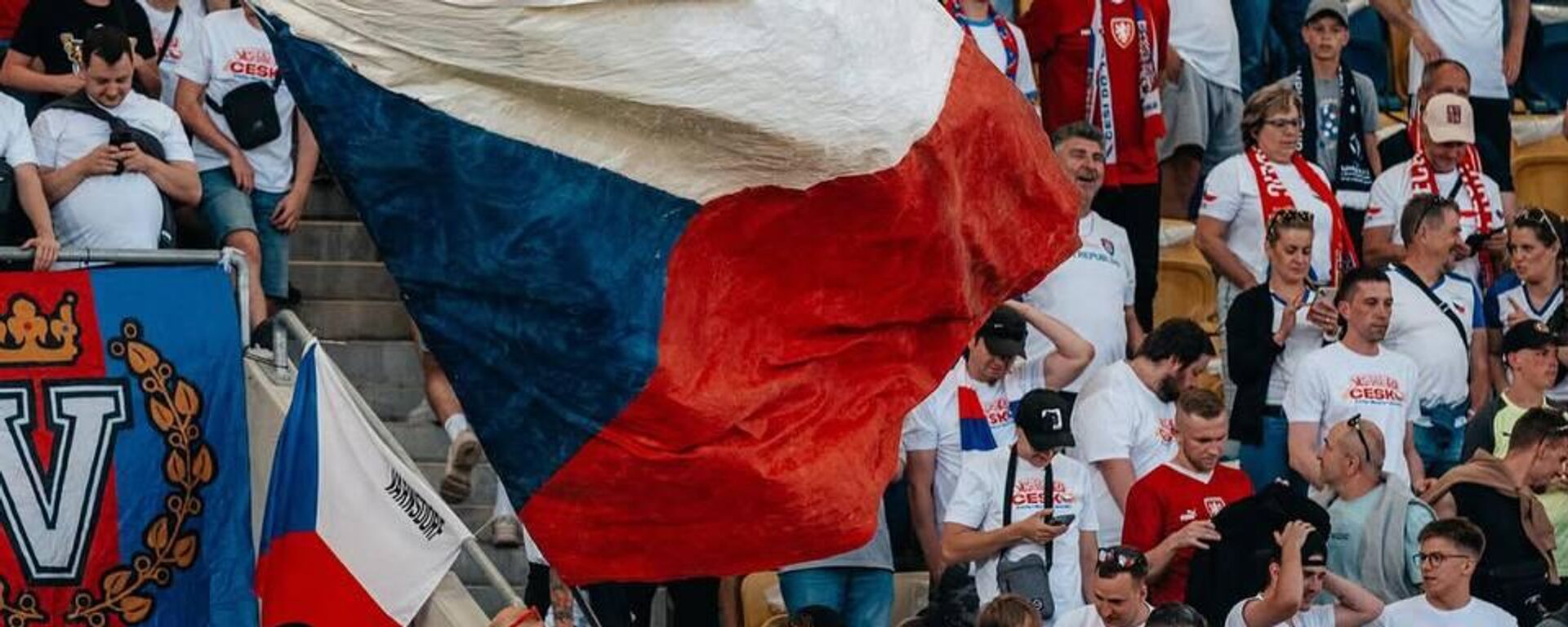 Болельщики футбольной сборной Чехии  - Sputnik Южная Осетия, 1920, 26.04.2026