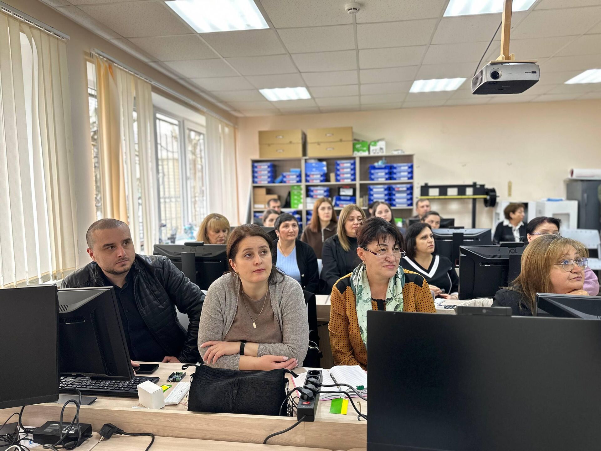 В Цхинвале прошел мастер‑класс по Arduino для учителей информатики - Sputnik Южная Осетия, 1920, 23.04.2026