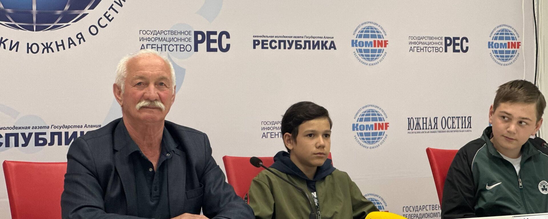 Пресс-конференция Заслуженного тренера по футболу РЮО Тедеева Владимира  - Sputnik Южная Осетия, 1920, 23.04.2026