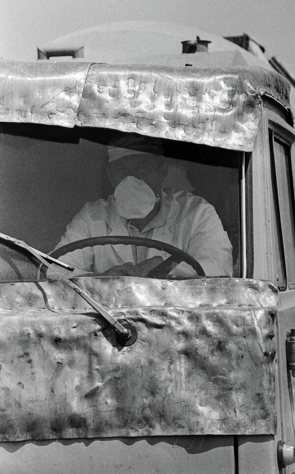 Машина со свинцовыми щитами для ликвидации последствий после аварии на Чернобыльской АЭС в Украинской ССР 26 апреля 1986 года. - Sputnik Южная Осетия