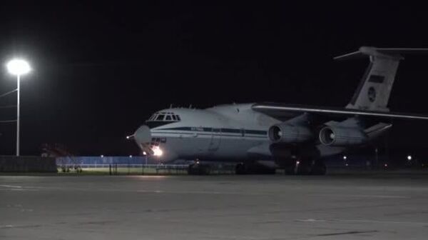 Эмоции переполняют, мы рады, что мы дома, – ночью российские бойцы, освобожденные из украинского плена, приземлились в Подмосковье - Sputnik Южная Осетия