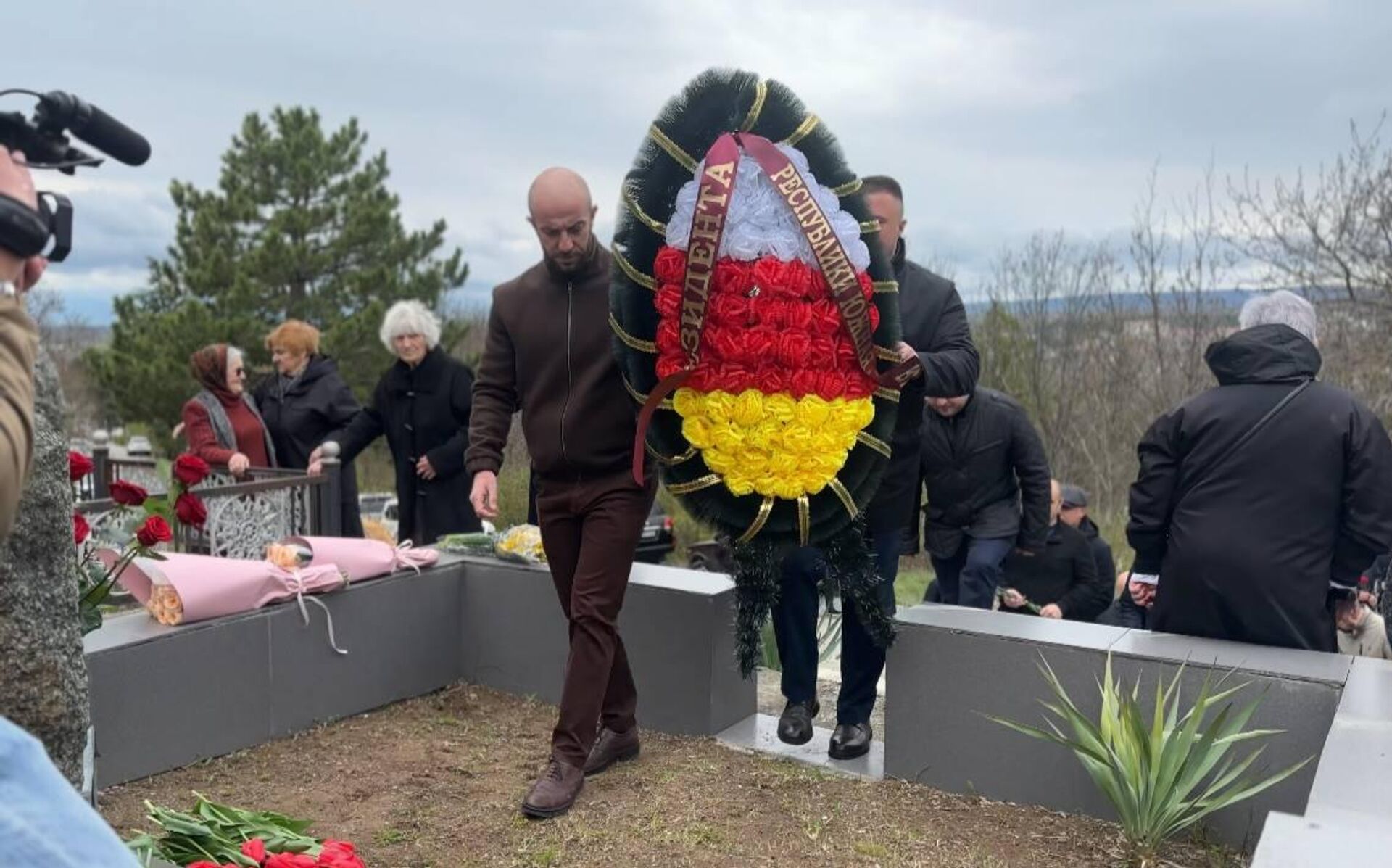 В Южной Осетии почтили память народного художника Григория Котаева - Sputnik Южная Осетия, 1920, 25.04.2026