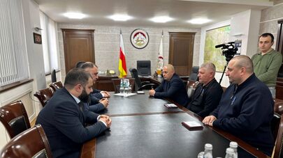 Президент Южной Осетии Алан Гаглоев встретился с делегацией ветеранов СВО из РСО-Алания