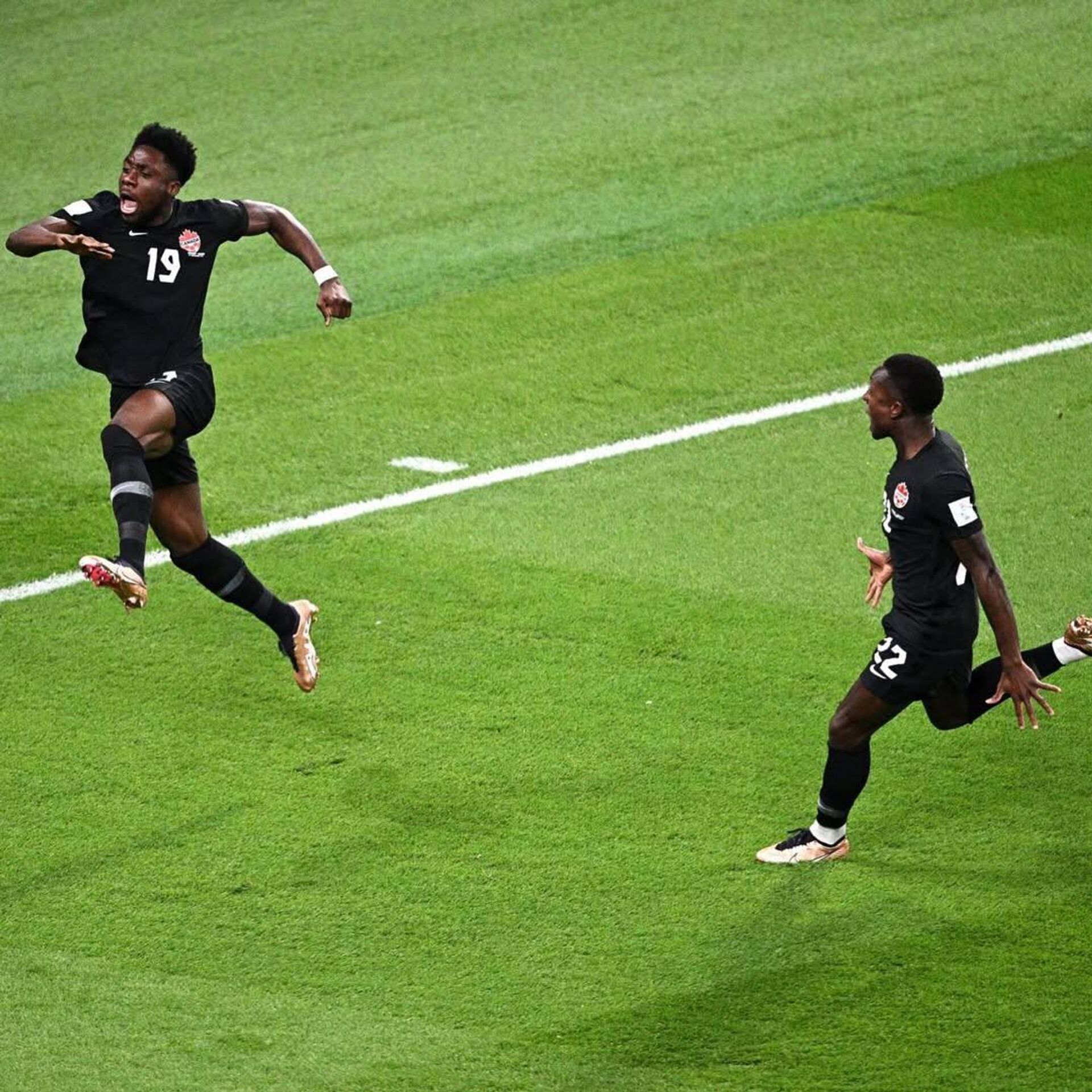Футболисты сборной Канады радуются голу на ЧМ-2022  - Sputnik Южная Осетия, 1920, 28.04.2026