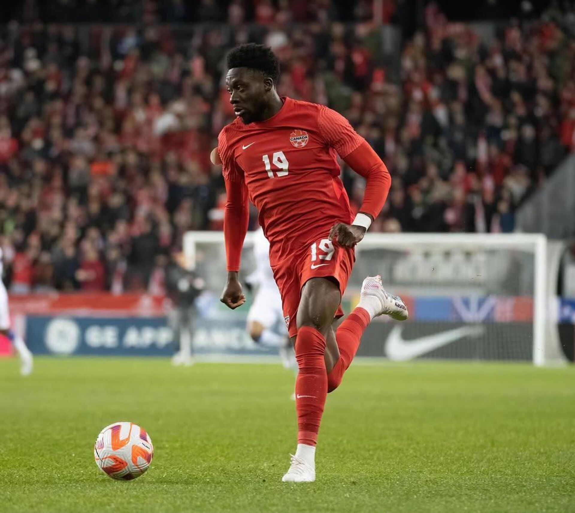 Полузащитник сборной Канады по футболу Альфонсо Дэвис - Sputnik Южная Осетия, 1920, 28.04.2026