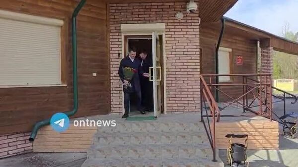 Кадры обмена задержанными по формуле пять на пять на границе Беларуси и Польши публикует телеканал ОНТ - Sputnik Южная Осетия