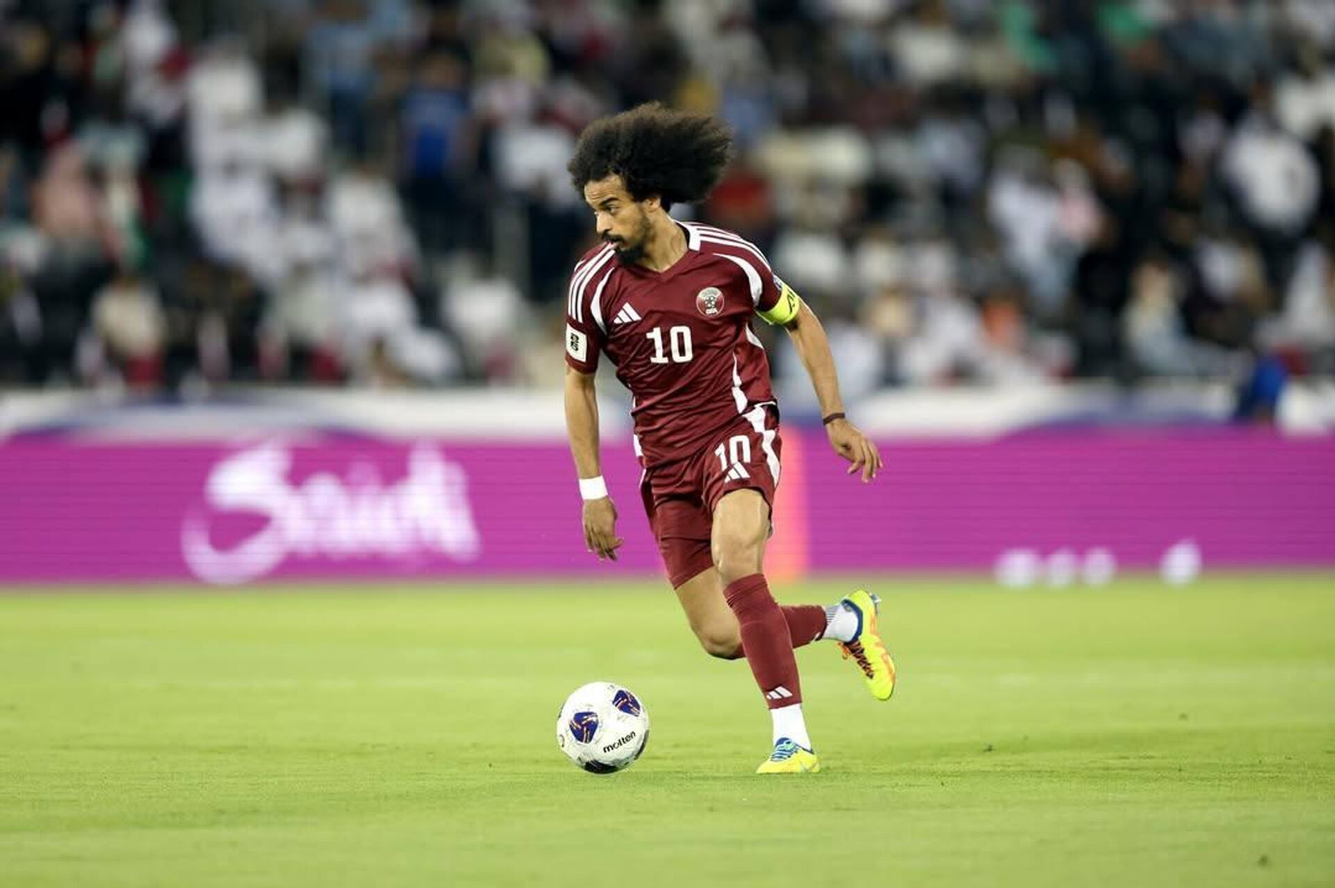 Атакующий полузащитник сборной Катара Акрам Афиф  - Sputnik Южная Осетия, 1920, 29.04.2026