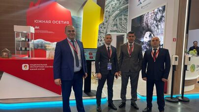 Делегация правительства РЮО во главе с премьером Дзамболатом Тадтаевым