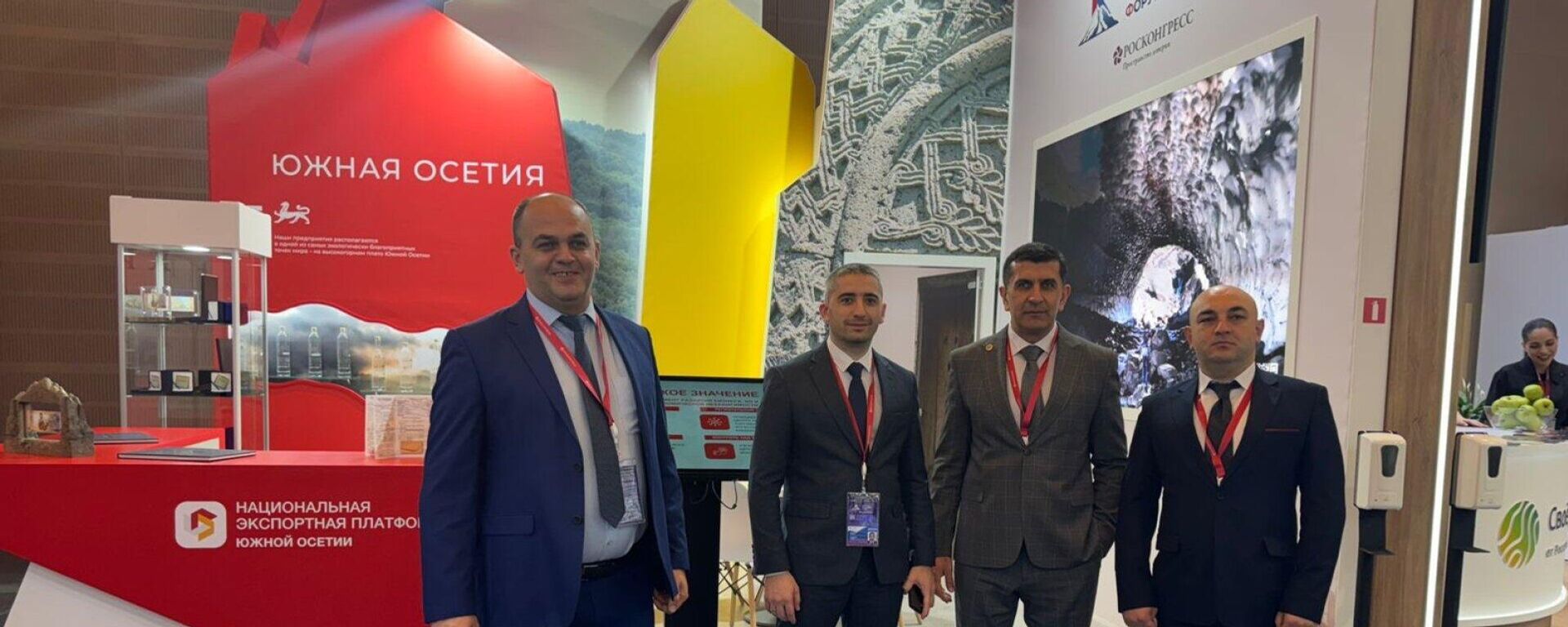 Делегация правительства РЮО во главе с премьером Дзамболатом Тадтаевым - Sputnik Южная Осетия, 1920, 29.04.2026