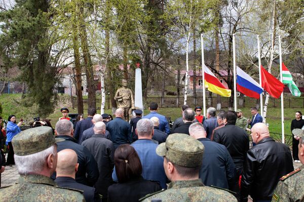 Траурный митинг у памятника жертвам землетрясения в Дзау - Sputnik Южная Осетия