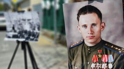 Открытие бюста героя Советского Союза Василия Чочиева в школе №10 в Цхинвале  