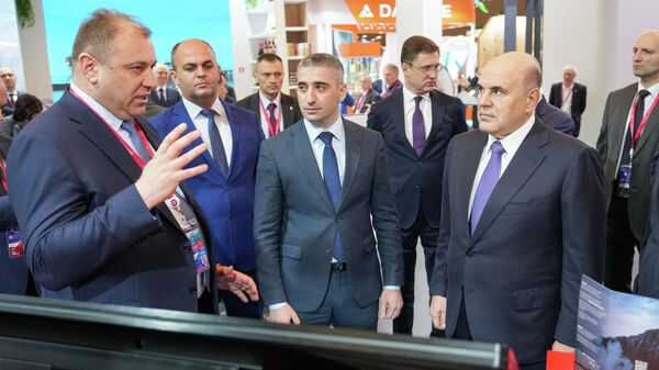  Михаил Мишустин посетил стенд Южной Осетии на КИФ-2026 - Sputnik Южная Осетия