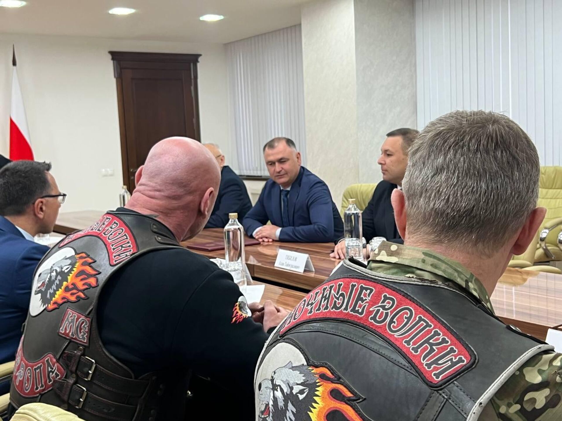 Алан Гаглоев встретился с участниками XI международного мотомарша Дороги Победы — Кавказ: кузница героев 2026. - Sputnik Южная Осетия, 1920, 05.05.2026