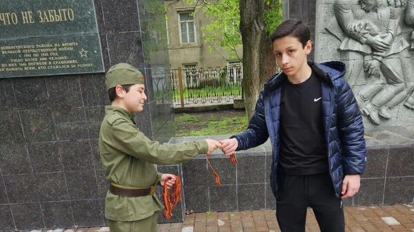 В Ленингорском районе прошла традиционная акция Георгиевская ленточка - Sputnik Южная Осетия