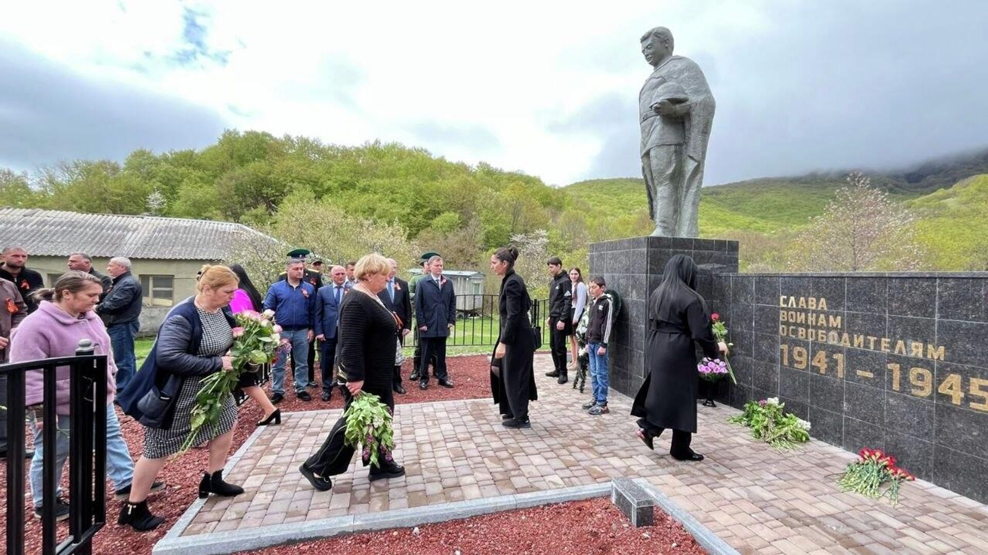 В Ленингорском районе открыли памятник участникам Великой Отечественной войны - Sputnik Южная Осетия, 1920, 07.05.2026