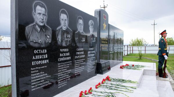Открытие памятника героям Советского Союза уроженцам Южной Осетии - Sputnik Южная Осетия
