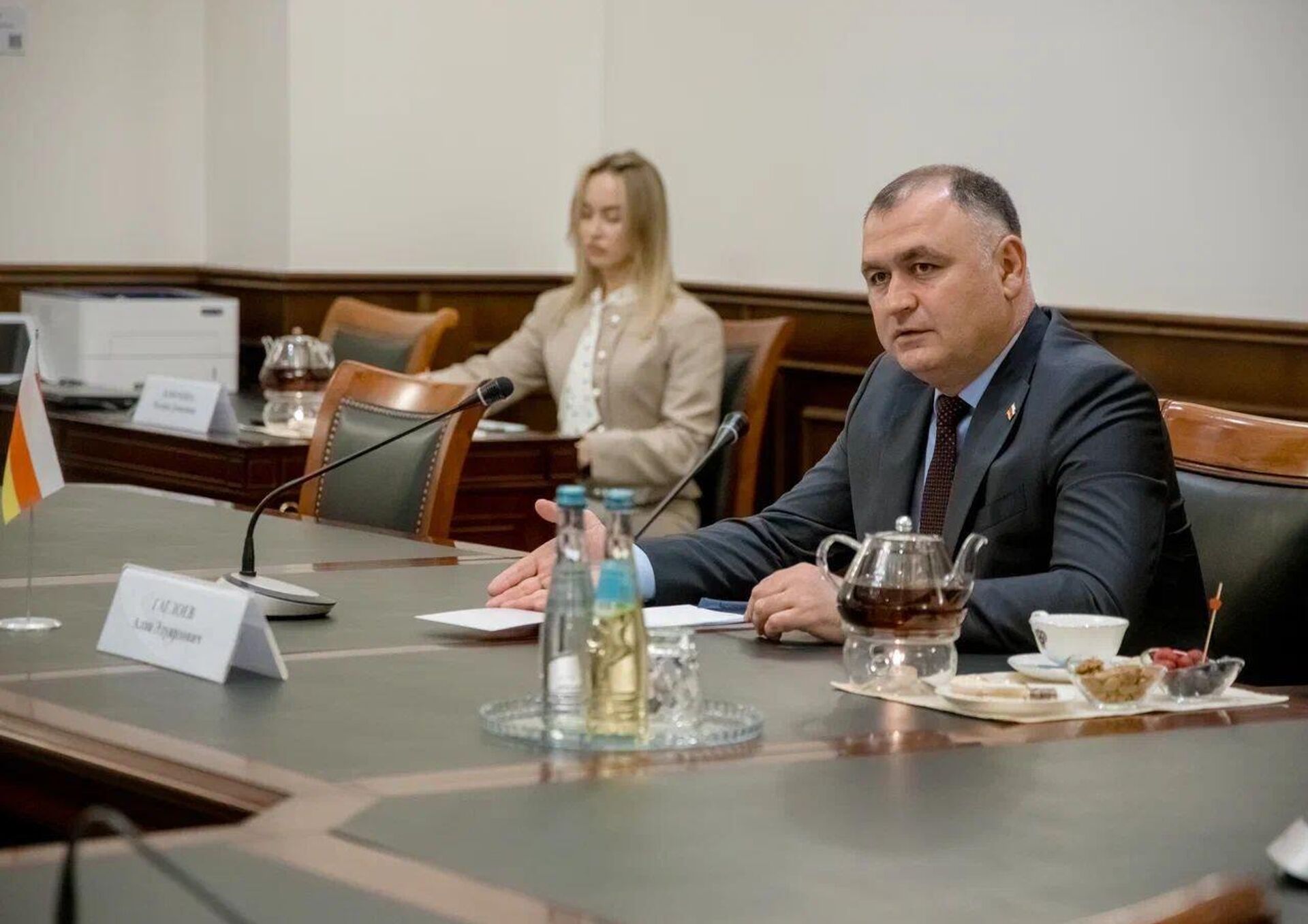 В Минтрансе России состоялась встреча президента Южной Осетии Алана Гаглоева с министром транспорта России Андреем Никитиным В Минтрансе России состоялась встреча президента Южной Осетии Алана Гаглоева с министром транспорта России Андреем Никитиным - Sputnik Южная Осетия, 1920, 12.05.2026