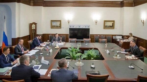 Уæрæсейы транспорты министрады ацыд Хуссар Ирыстоны президент Гаглойты Аланы фембæлд Уæрæсейы транспорты министр Андрей Никитинимæ - Sputnik Хуссар Ирыстон