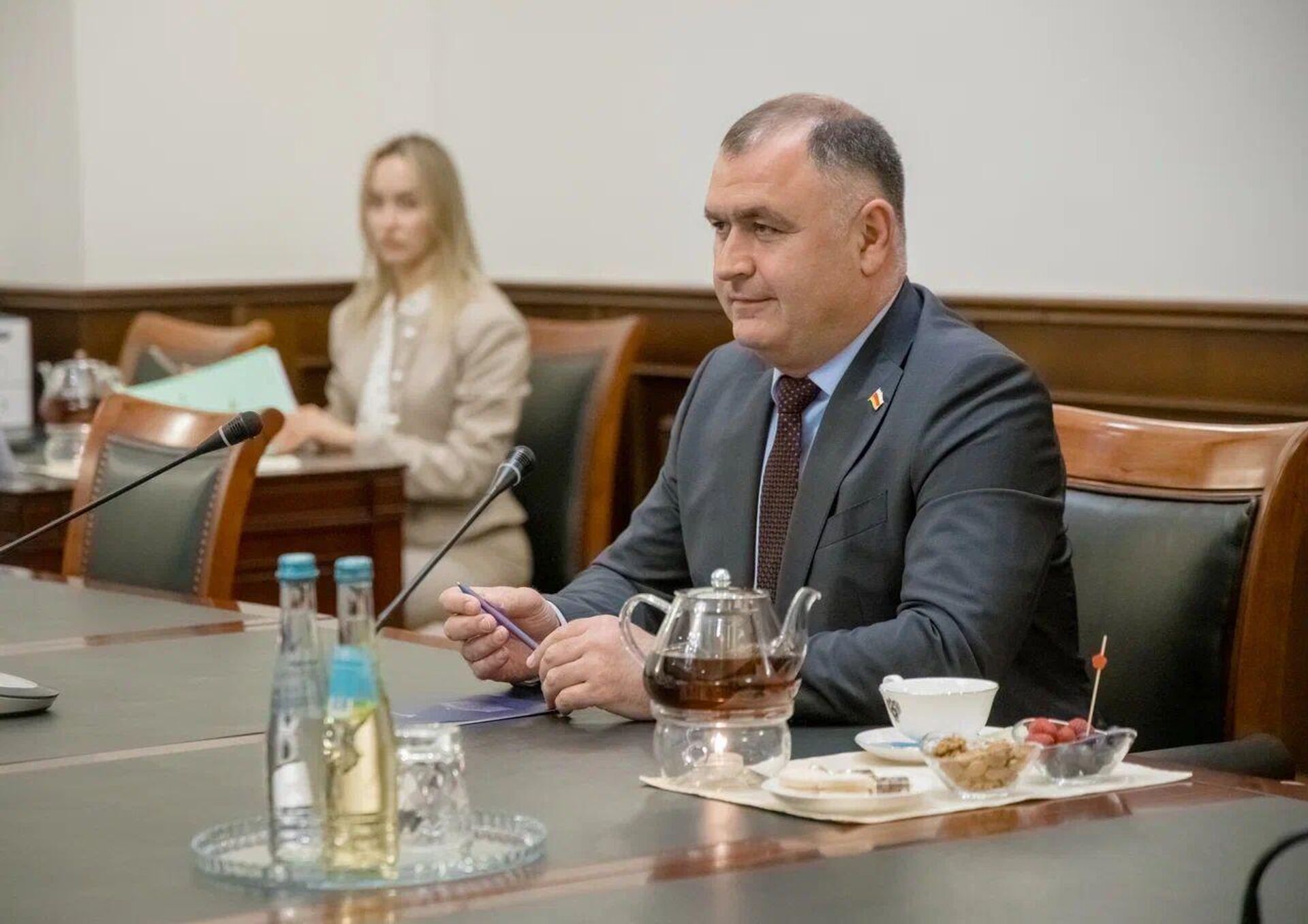 В Минтрансе России состоялась встреча президента Южной Осетии Алана Гаглоева с министром транспорта России Андреем Никитиным - Sputnik Хуссар Ирыстон, 1920, 12.05.2026