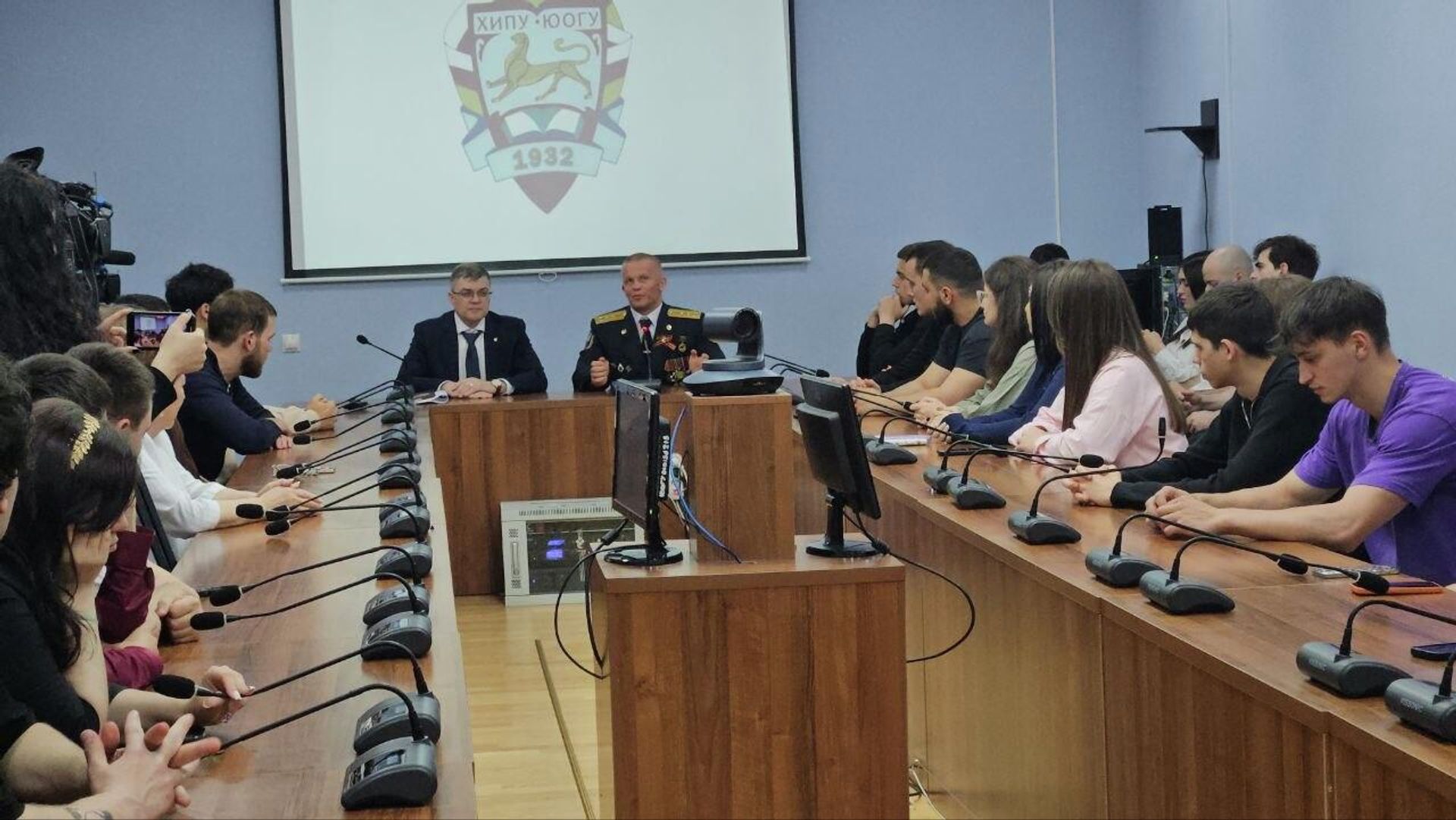 Встреча студентов ЮОГУ с директором спортивно-патриотического клуба Ярополк Ильей Шадриковым - Sputnik Южная Осетия, 1920, 18.05.2026