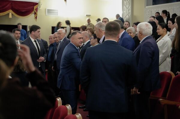 Награждение призеров Президентского конкурса сочинений Награждение призеров Президентского конкурса сочинений - Sputnik Южная Осетия