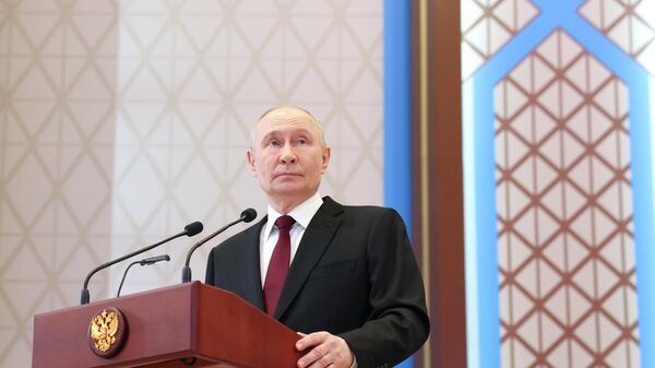 Президент РФ Владимир Путин во время пресс-подхода по итогами заседания ВЕЭС  - Sputnik Южная Осетия