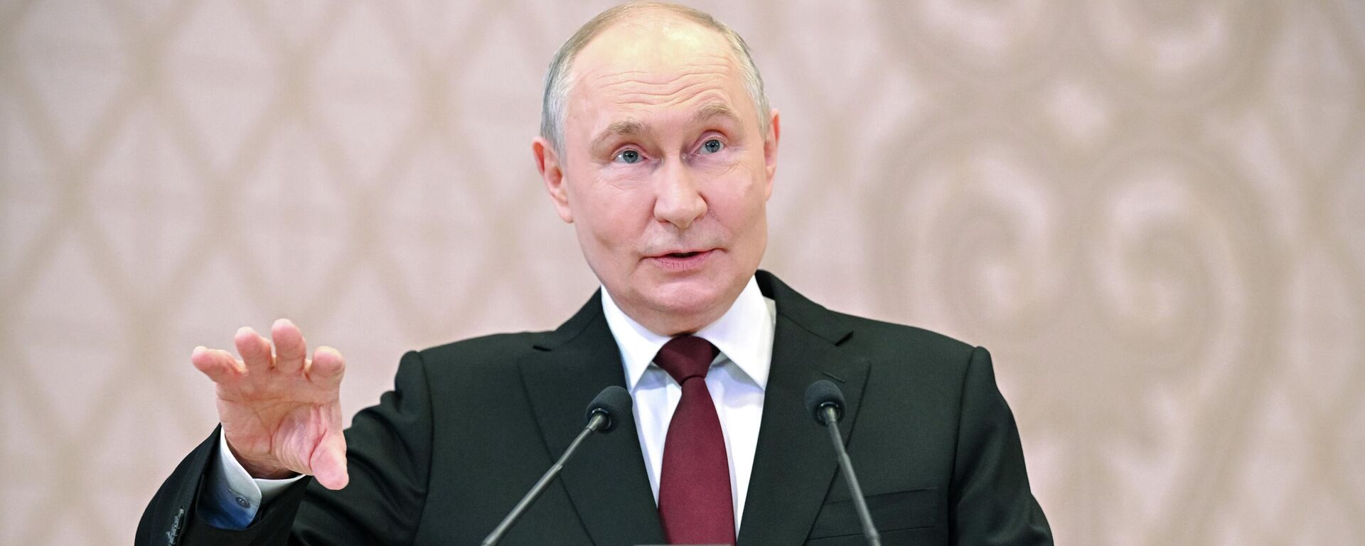 Президент РФ Владимир Путин во время пресс-подхода по итогам заседания ВЕЭС  - Sputnik Южная Осетия, 1920, 29.05.2026