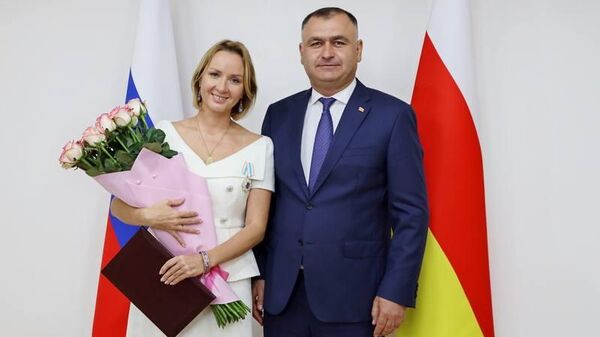 Рассчитываем на продолжение нашего взаимодействия: президент Алан Гаглоев поздравил Марию Львову-Белову с повторным назначением на должность уполномоченного при президенте России по правам ребенка - Sputnik Южная Осетия