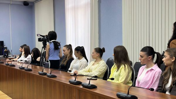 Российские лекторы общества Знание провели образовательный курс для студентов ЮОГУ  - Sputnik Южная Осетия