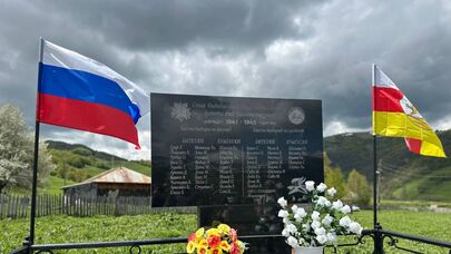 Отреставрированный памятник героям Великой Отечественной Войны в селе Цон