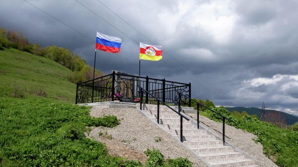 Отреставрированные памятники героям Великой Отечественной Войны в селе Цон - Sputnik Южная Осетия