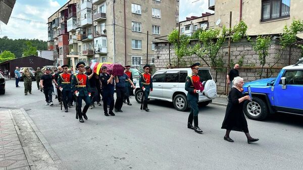В Южной Осетии простились с погибшим в зоне СВО бойцом Русланом Цховребовым - Sputnik Южная Осетия