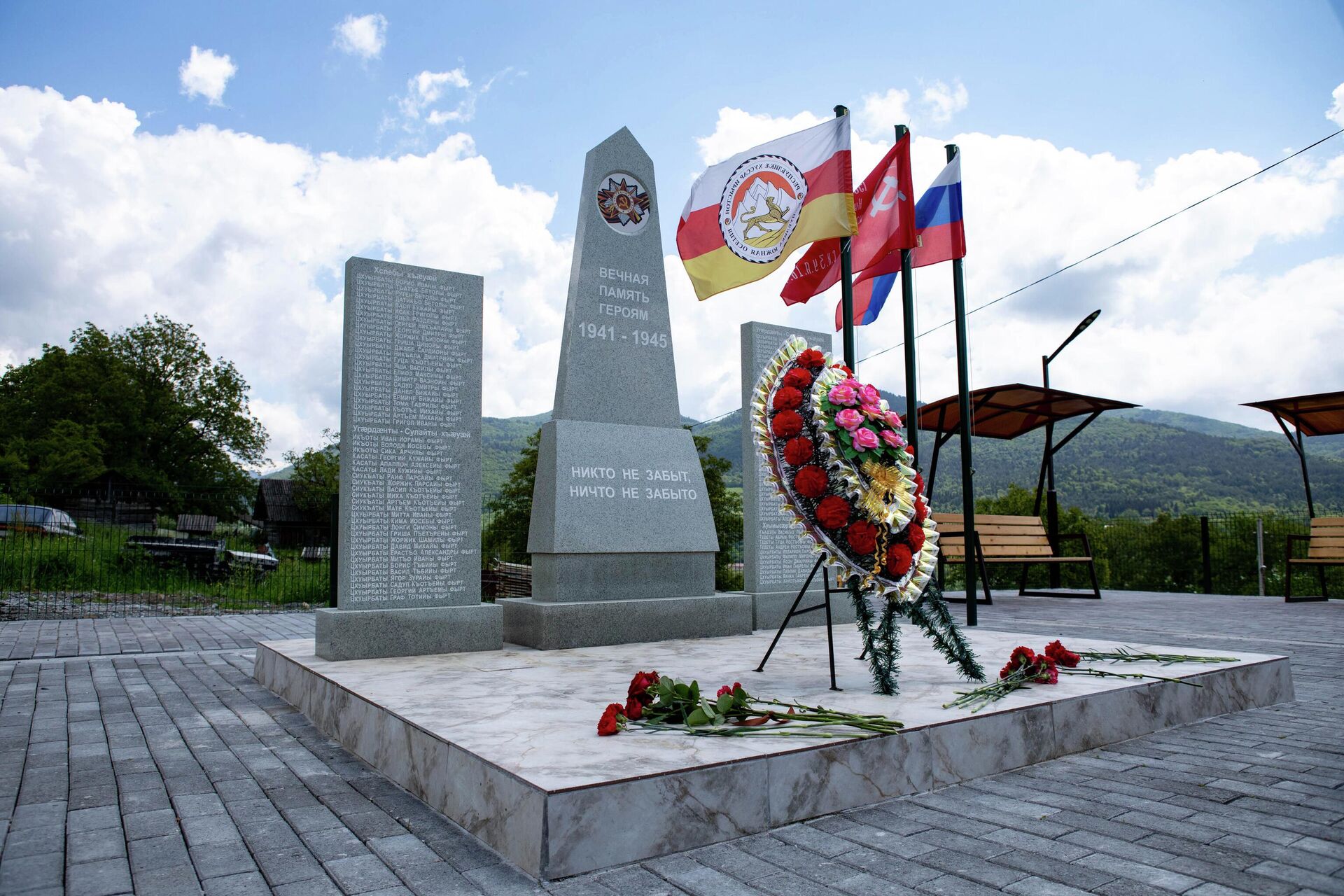 В селах Южной Осетии открыли отреставрированные памятники героям ВОВ В селах Южной Осетии открыли отреставрированные памятники героям ВОВ - Sputnik Южная Осетия, 1920, 09.06.2026
