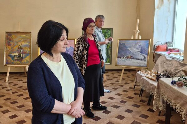 Выставка в рамках проекта Искусство в массы в Доме культуры города Квайса Выставка в рамках проекта Искусство в массы в Доме культуры города Квайса - Sputnik Южная Осетия
