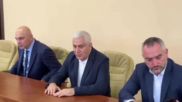 Мы должны объединиться ради будущего страны: Марат Камболов встретился с парламентскими фракциями - Sputnik Южная Осетия