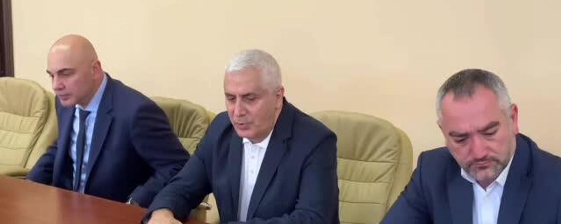Должны объединиться ради будущего страны: Марат Камболов встретился с депутатами парламента Южной Осетии - Sputnik Южная Осетия, 1920, 15.06.2026