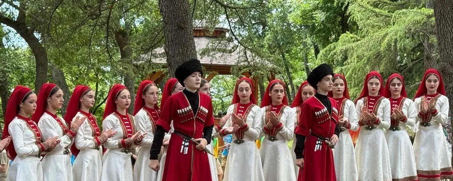 Танцоры ансамбля Кафт в международном детском центре Артек - Sputnik Южная Осетия, 1920, 17.06.2026