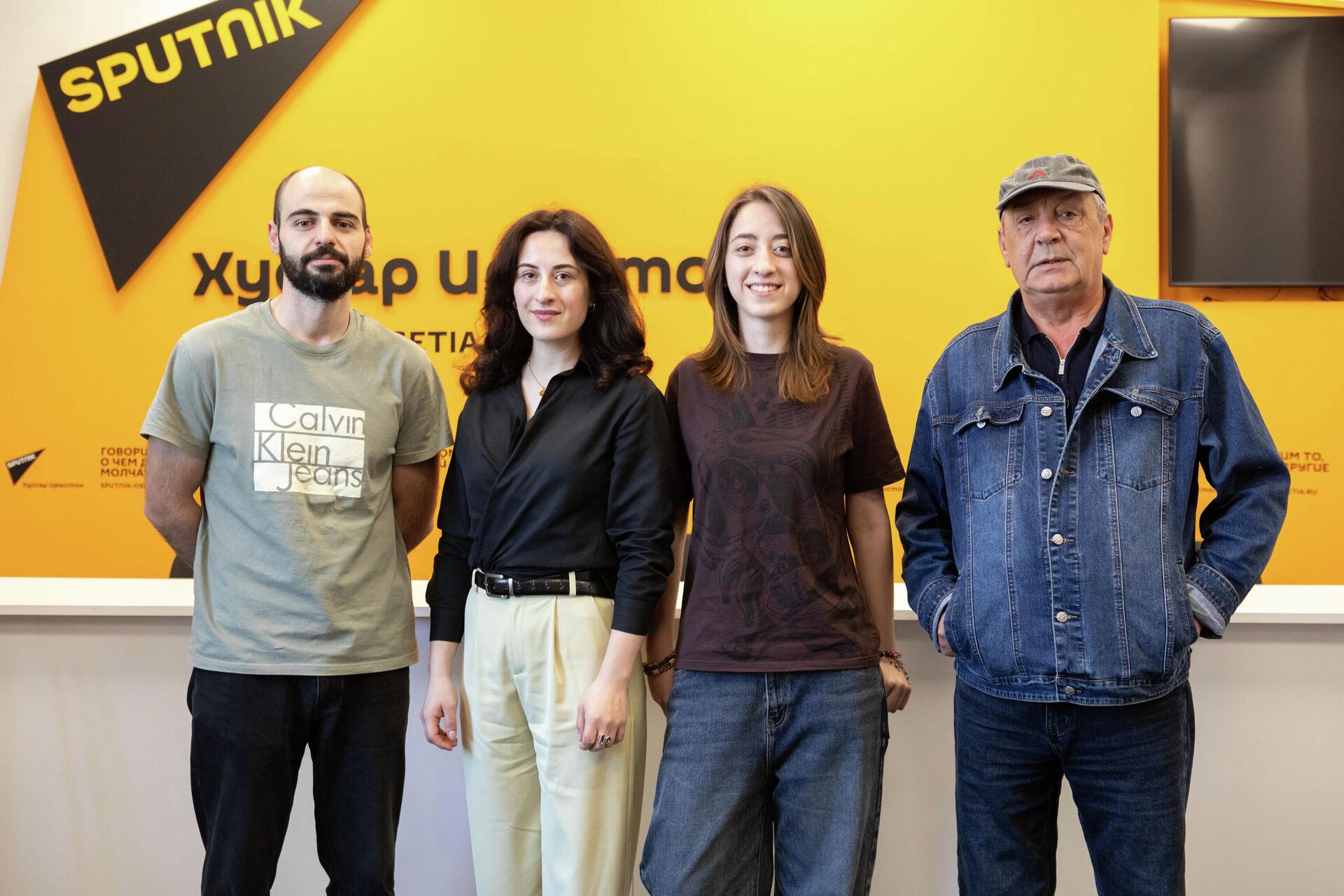 Мурат Плиев, Зарина Техова, Нина Джиоева и Валерий Кабулов Мурат Плиев, Зарина Техова, Нина Джиоева и Валерий Кабулов - Sputnik Южная Осетия, 1920, 16.06.2026