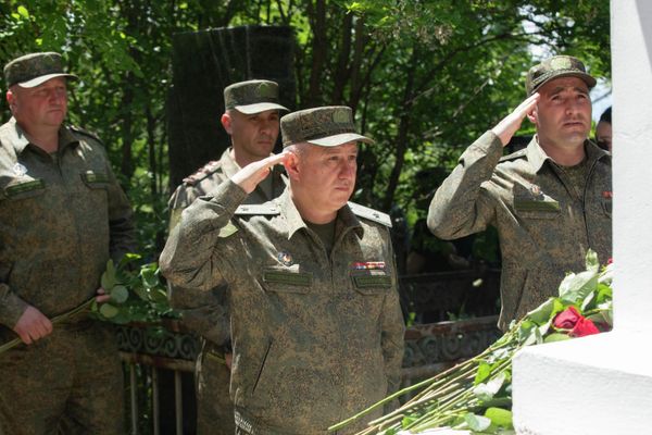 Возложение цветов к памятнику 13-ти Коммунарам в Южной Осетии - Sputnik Южная Осетия