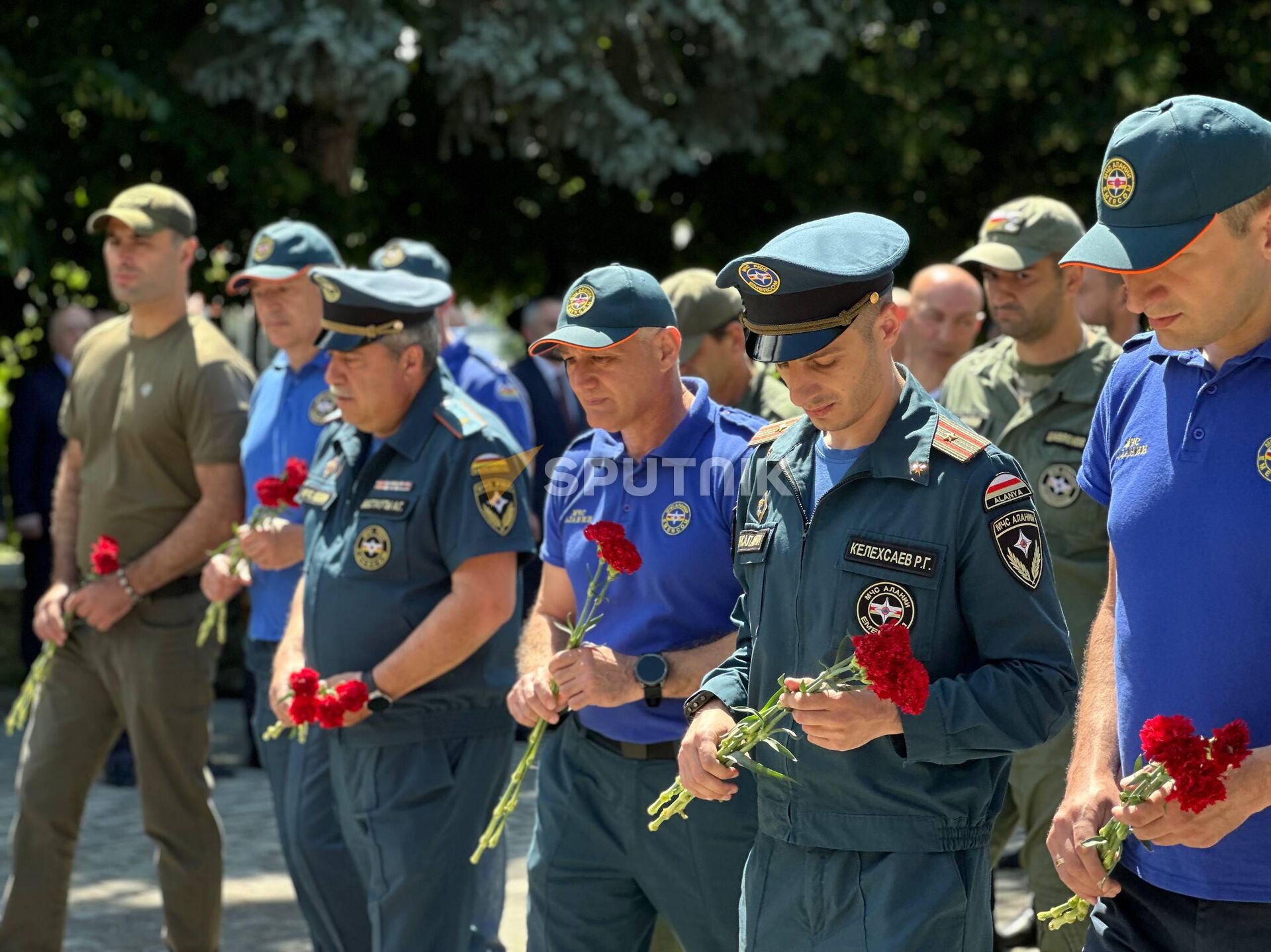 В Цхинвале возложили цветы к Вечному огню в память о павших в Великой Отечественной войне - Sputnik Южная Осетия, 1920, 22.06.2026