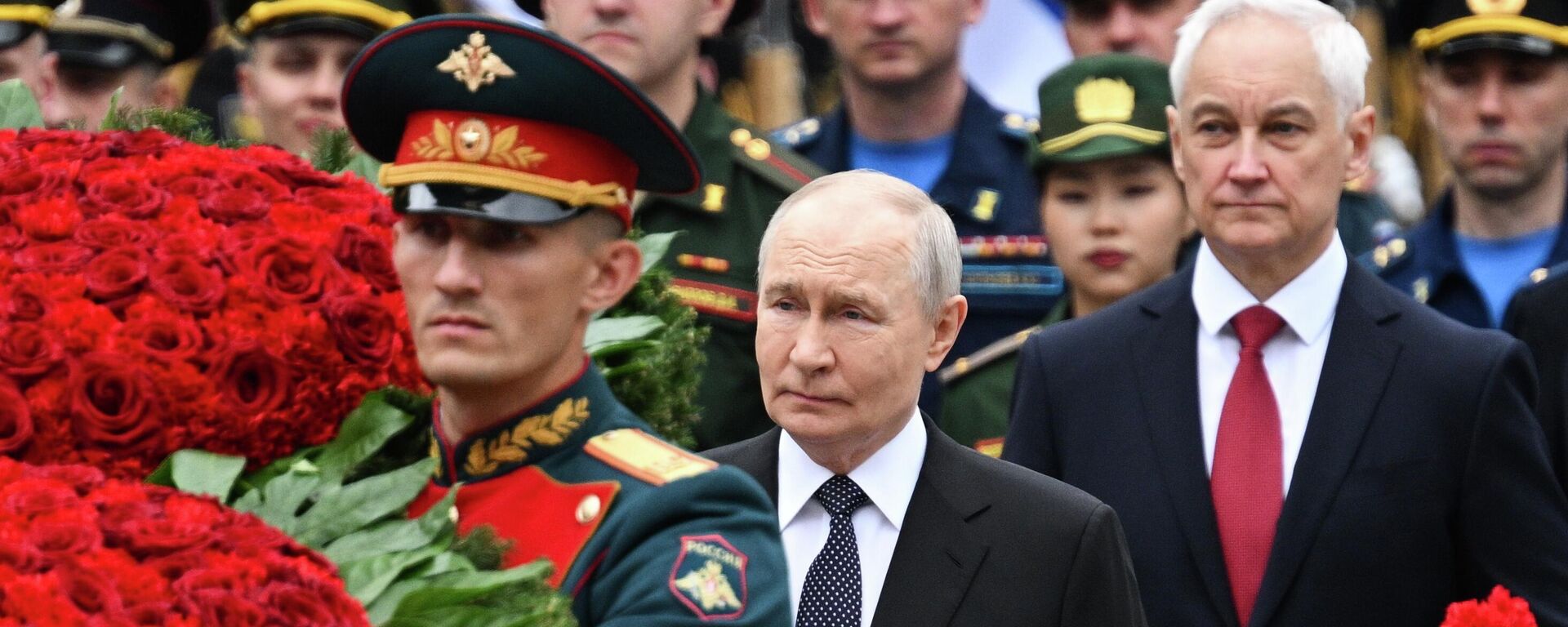 Возложение цветов к Могиле Неизвестного Солдата в Александровском саду в Москве - Sputnik Южная Осетия, 1920, 22.06.2026