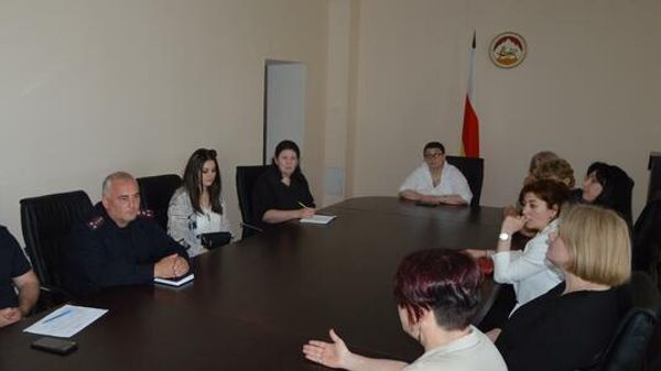 Совещание по вопросам обеспечения правопорядка в период проведения выпуского бала в Цхинвале - Sputnik Южная Осетия