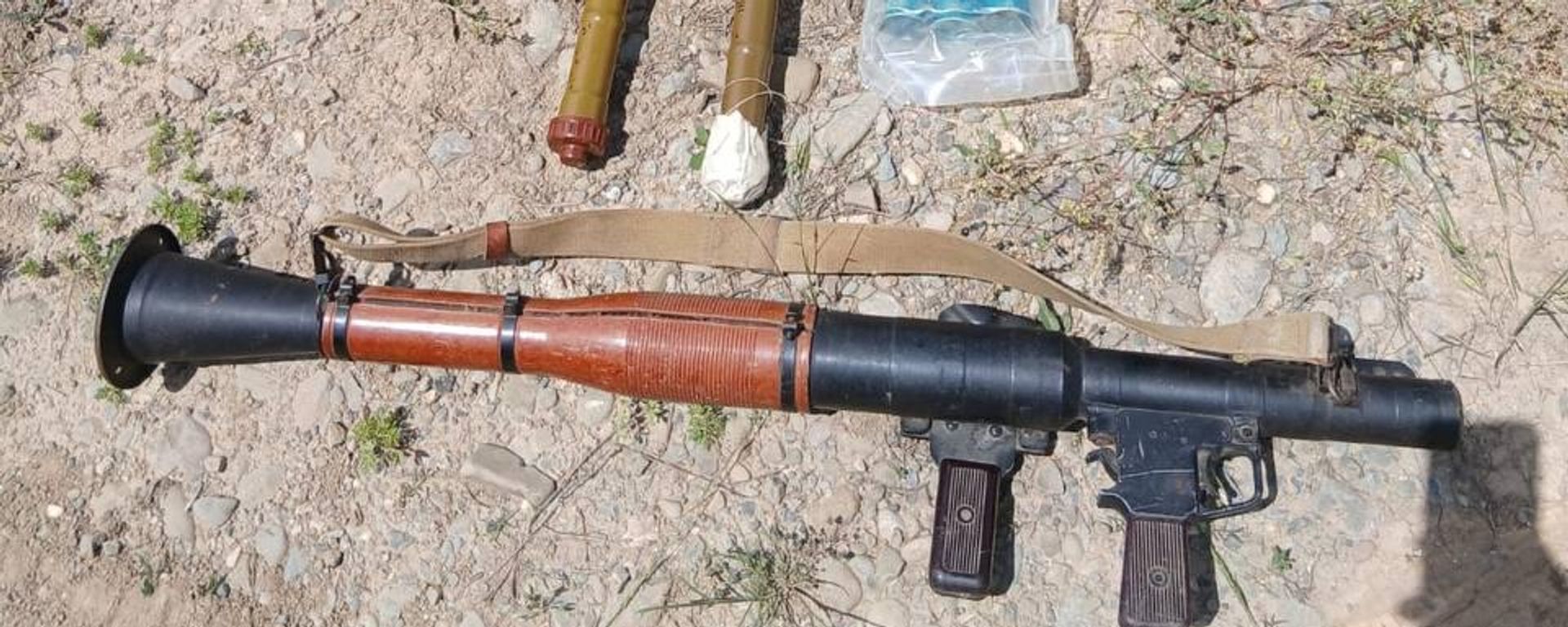 РПГ-7 и боеприпасы к нему, найденные в схроне в Цхинвальском районе  - Sputnik Южная Осетия, 1920, 26.06.2026