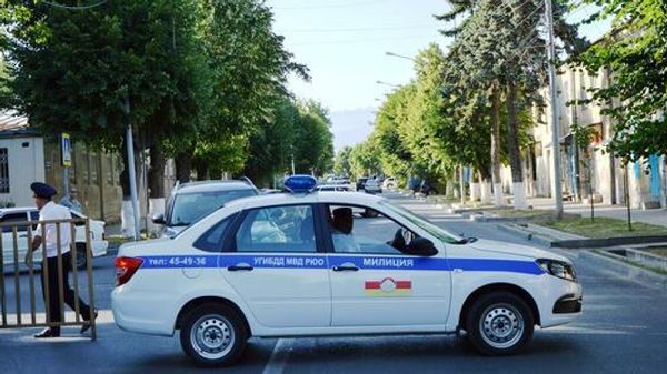 Милиция принимает меры по обеспечению порядка и безопасности граждан во время выпускного бала - Sputnik Южная Осетия