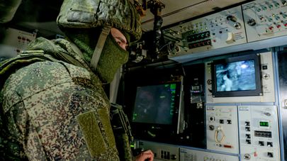 Боевая работа расчёта ЗРК "Тор-М2". Архивное фото 