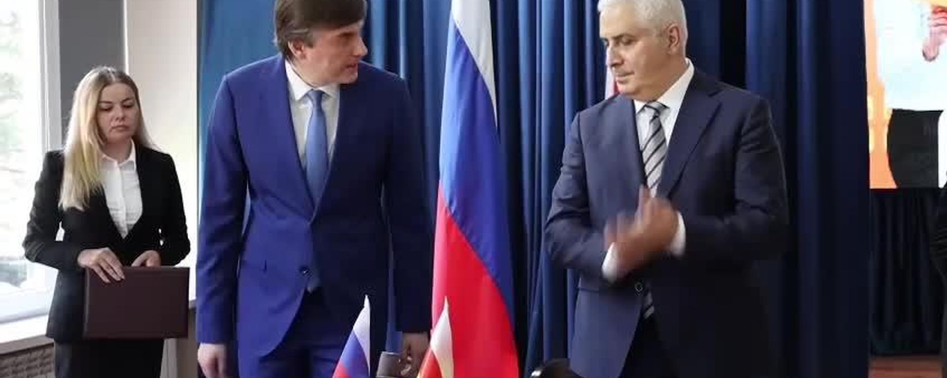 Технопарк, 10 тысяч учебников и новое оборудование: развитие образования Южной Осетии обсудили в Цхинвале - Sputnik Южная Осетия, 1920, 01.07.2026