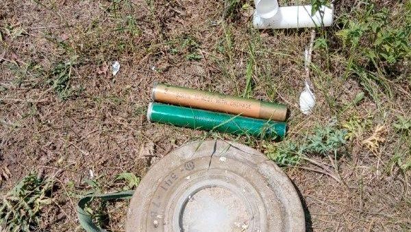 На обочине дороги в Южной Осетии нашли противотанковую мину и заряды к РПГ - Sputnik Южная Осетия