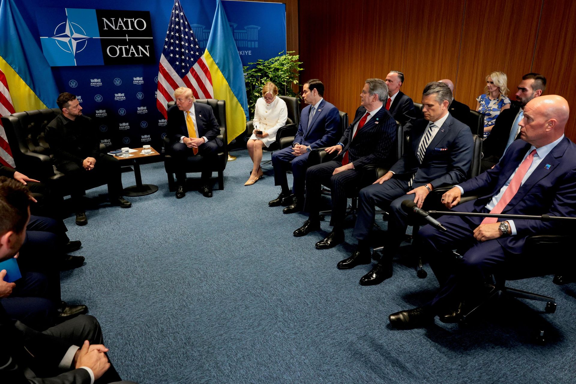 Встреча президента США Дональда Трампа и Владимира Зеленского на саммите лидеров НАТО в Турции - Sputnik Южная Осетия, 1920, 08.07.2026