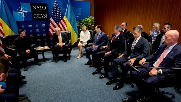 Встреча президента США Дональда Трампа и Владимира Зеленского на саммите лидеров НАТО в Турции - Sputnik Южная Осетия