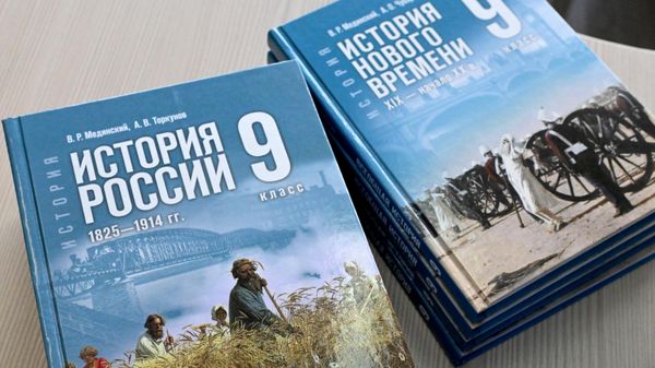 Учебники по истории для 9 класса. Архивное фото  - Sputnik Южная Осетия